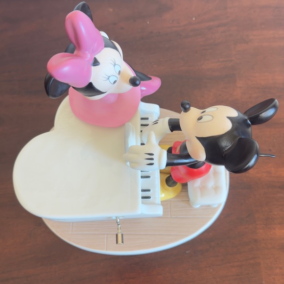 Precious Moments Disney Showcase Our Love Is A Sweet Melody 173704 (SB1511) - Picture 8 of 16